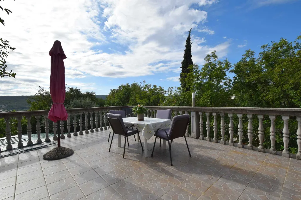 Renovated 1-Bedroom Apartment in Čižići with Sea View