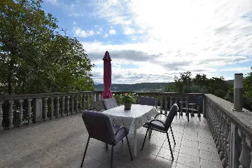 Renovated 1-Bedroom Apartment in Čižići with Sea View