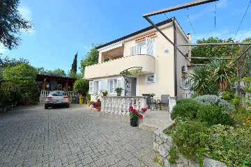 Renovated 1-Bedroom Apartment in Čižići with Sea View