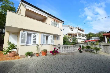 1-Bedroom Apartment with Terrace in Čižići