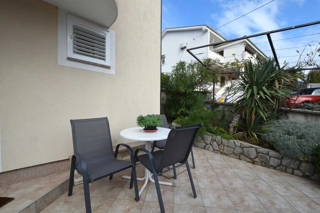 1-Bedroom Apartment with Terrace in Čižići