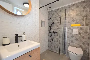 1-Bedroom Apartment with Terrace in Čižići