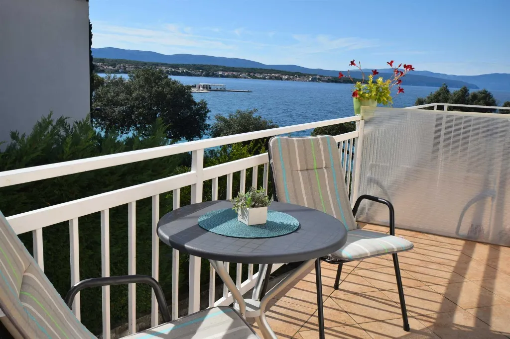 Studio Apartment in Malinska with Sea View