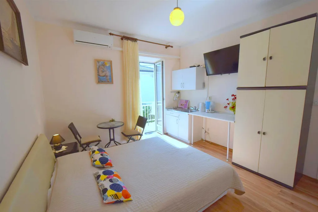 Studio Apartment in Malinska with Sea View
