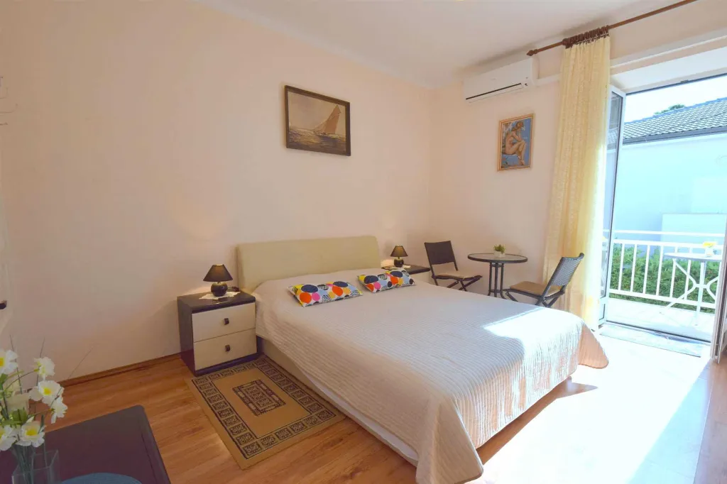 Studio Apartment in Malinska with Sea View