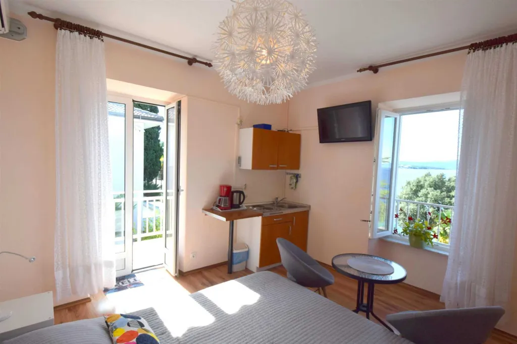 Studio Apartment for 2 with Sea View in Malinska