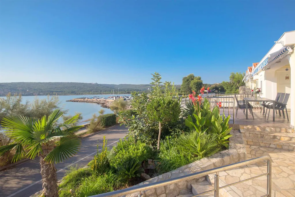 Čižići Apartment for 3 Guests with Sea-View Balcony