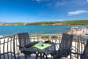 Čižići Apartment for 3 Guests with Sea-View Balcony