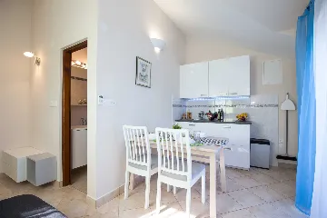 Čižići Apartment for 3 Guests with Sea-View Balcony