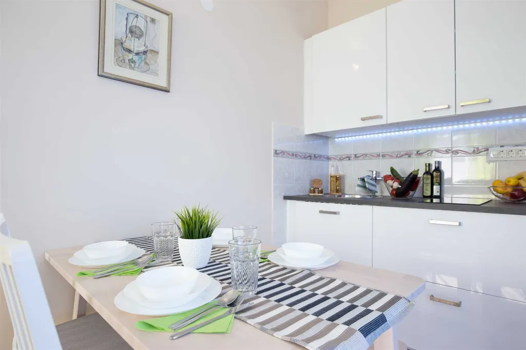 Čižići Apartment for 3 Guests with Sea-View Balcony