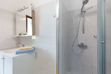 Čižići Apartment for 3 Guests with Sea-View Balcony