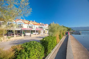 Apartment with Sea-View Balcony in Čižići