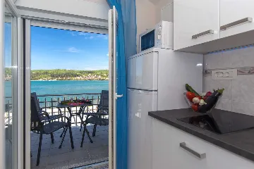 Apartment with Sea-View Balcony in Čižići