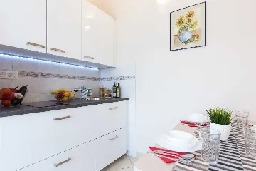 Apartment with Sea-View Balcony in Čižići