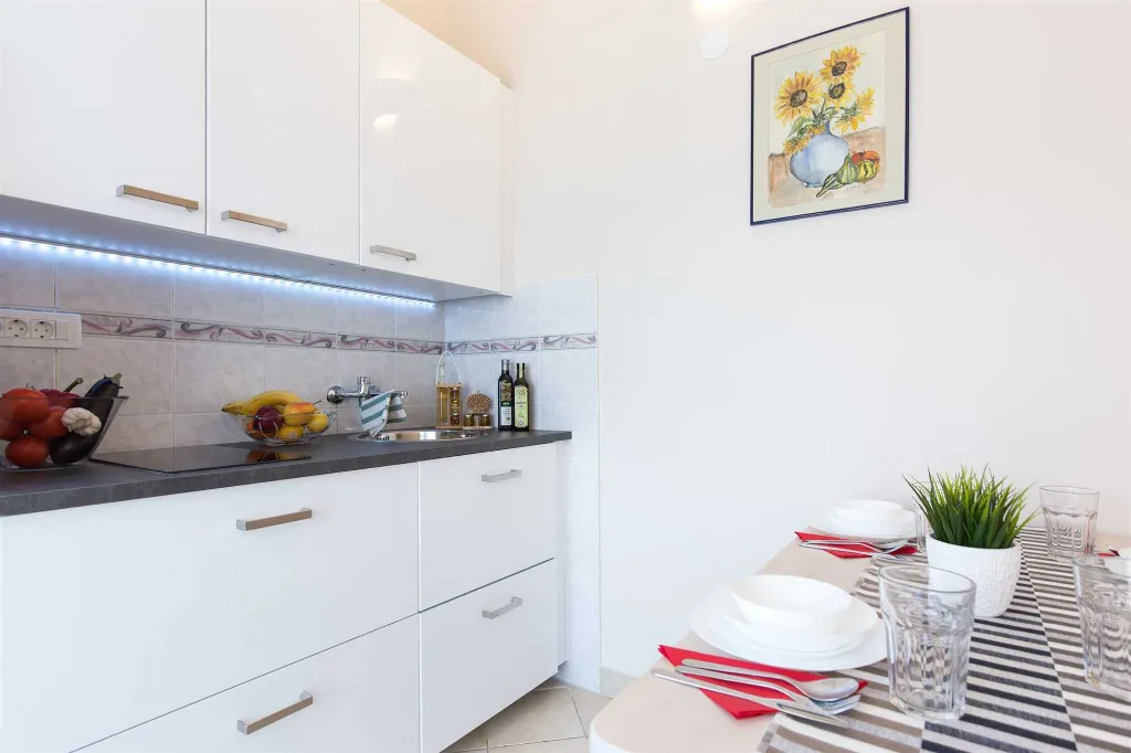 Apartment with Sea-View Balcony in Čižići