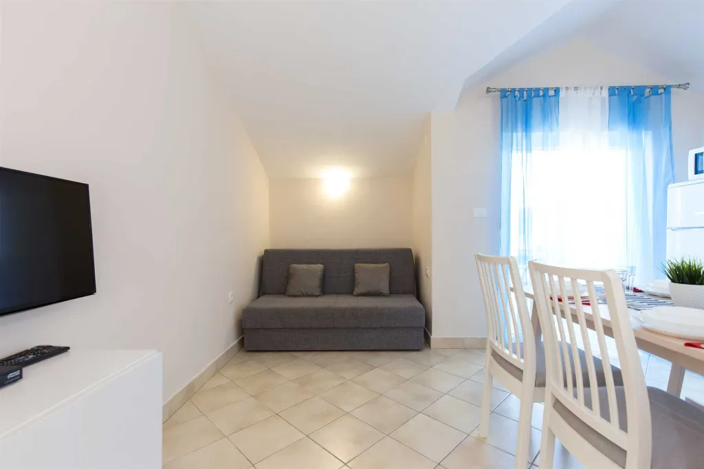 Apartment with Sea-View Balcony in Čižići