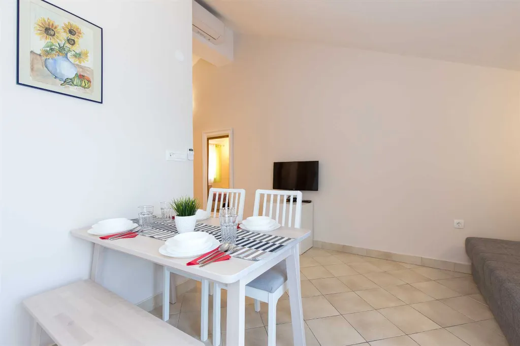 Apartment with Sea-View Balcony in Čižići