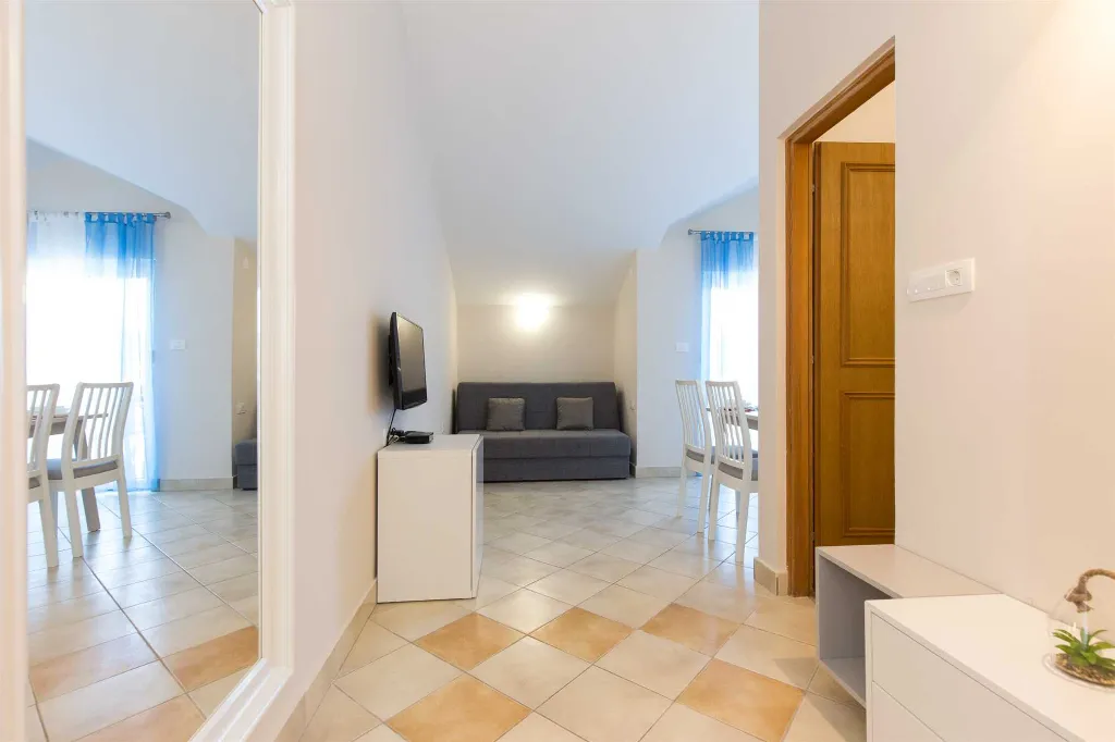 Apartment with Sea-View Balcony in Čižići