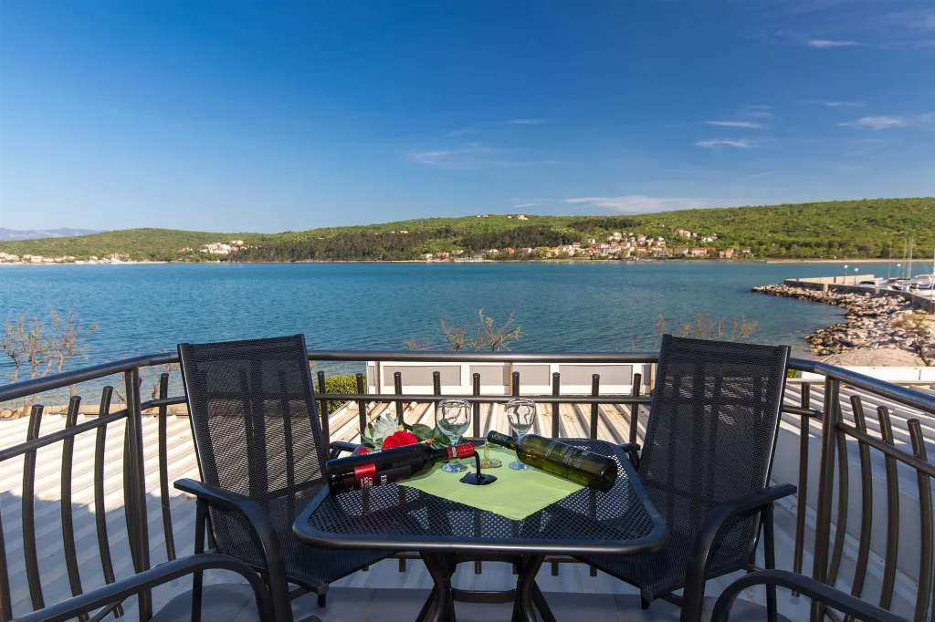 One-Bedroom Apartment with Sea View in Čižići