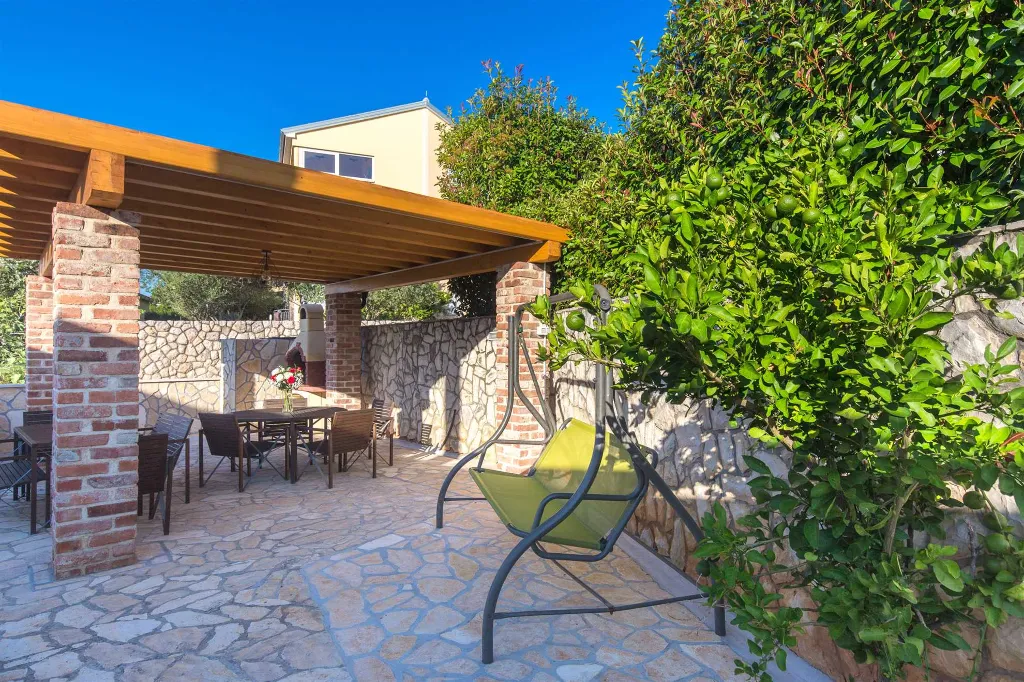 Two-Bedroom Apartment with Sea View in Čižići