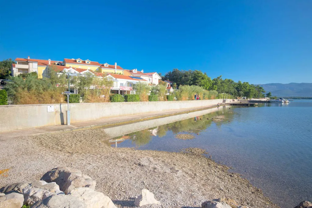 Two-Bedroom Apartment with Sea View in Čižići