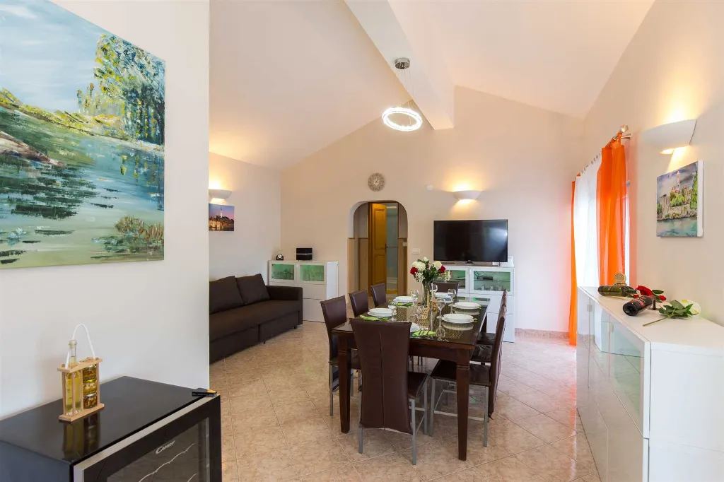 Two-Bedroom Apartment with Sea View in Čižići
