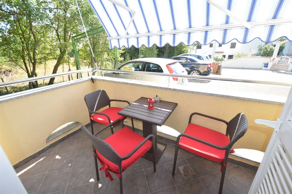 Malinska 2-Bedroom Apartment for 4 Guests