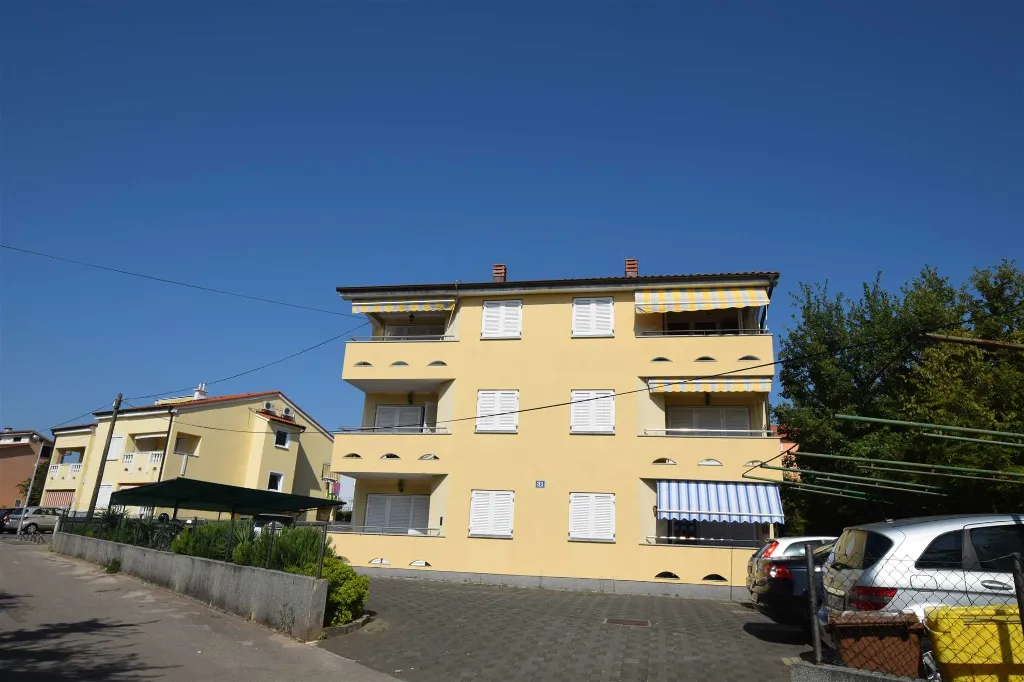 Malinska 2-Bedroom Apartment for 4 Guests