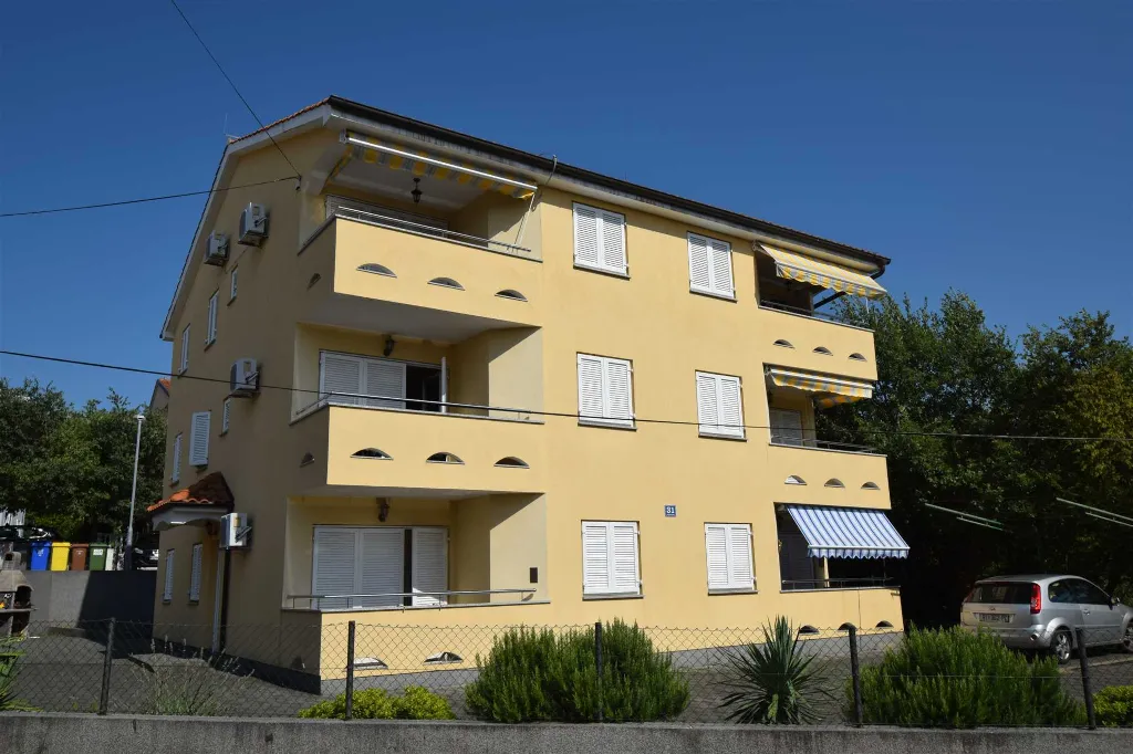 Malinska 2-Bedroom Apartment for 4 Guests