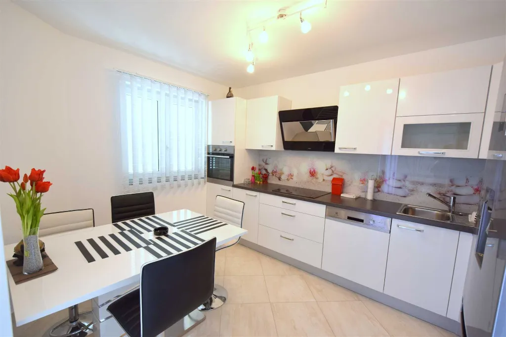 Malinska 2-Bedroom Apartment for 4 Guests