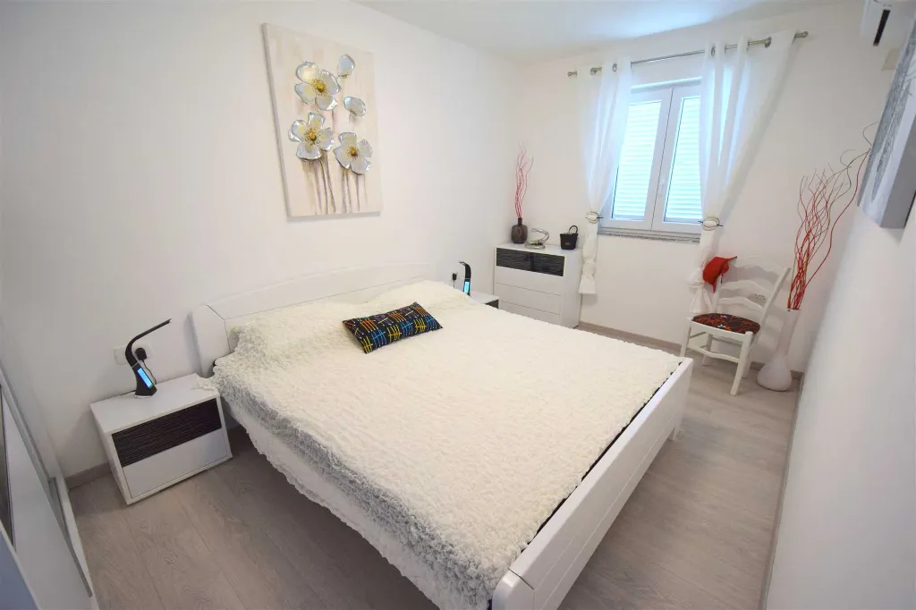 Malinska 2-Bedroom Apartment for 4 Guests