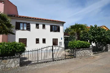 Apartment with Balcony in Malinska for 4-5