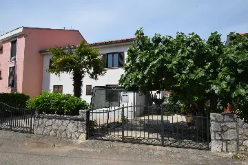 Apartment with Balcony in Malinska for 4-5