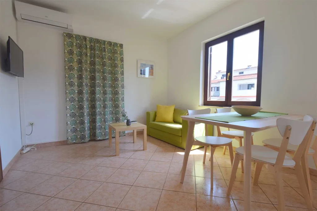Apartment with Balcony in Malinska for 4-5