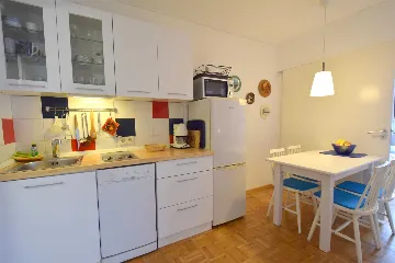 Vantačići 1-Bedroom Apartment with Balcony