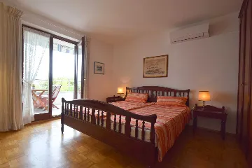 Vantačići 1-Bedroom Apartment with Balcony