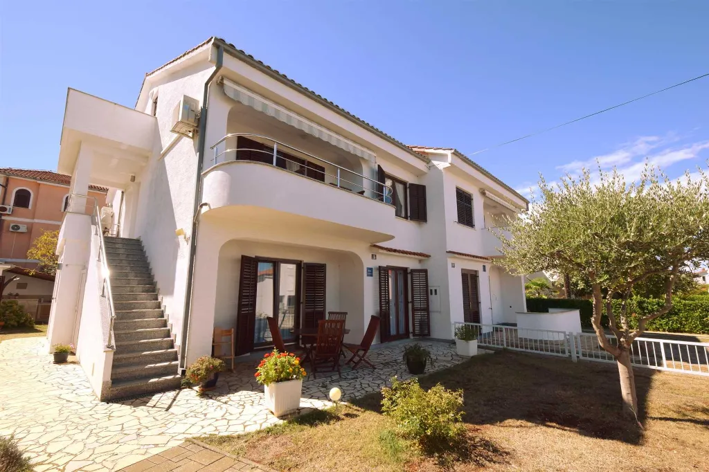 Vantačići 1-Bedroom Apartment with Balcony