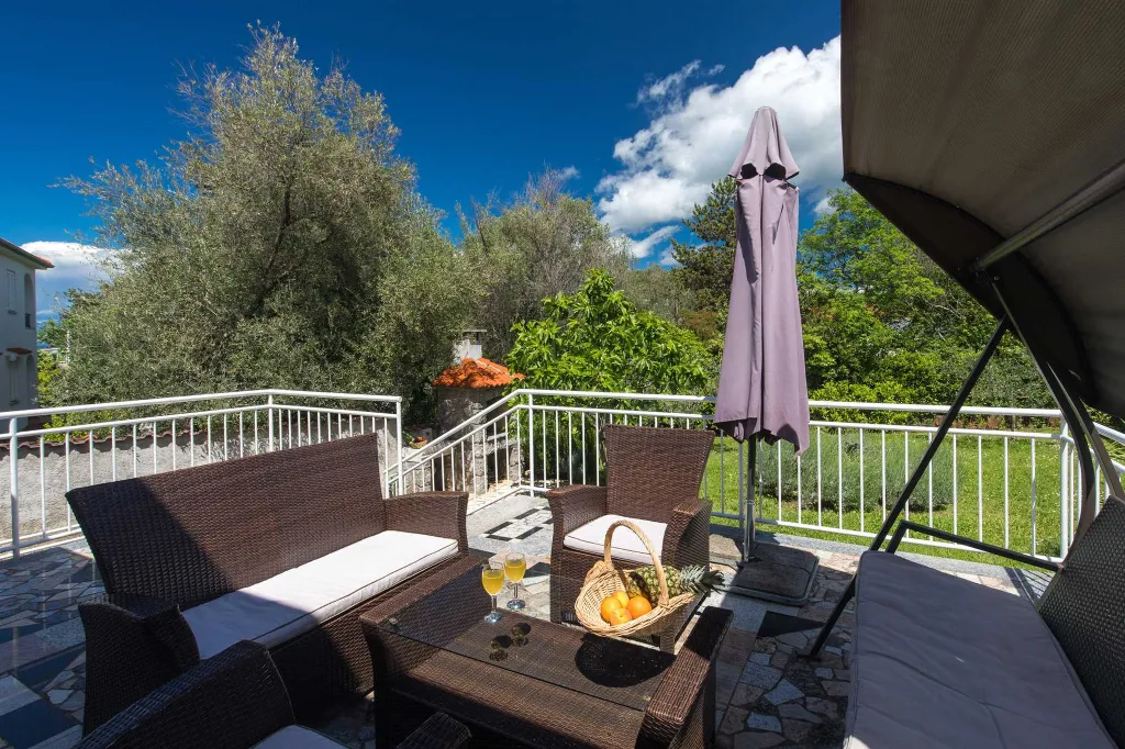 Garden Terrace 2-Bedroom Apartment in Malinska