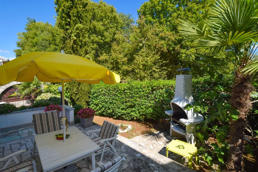 Two-Bedroom Apartment in Malinska for 4 Guests