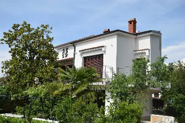 Malinska 2-Bedroom Apartment for Up to 4 Guests