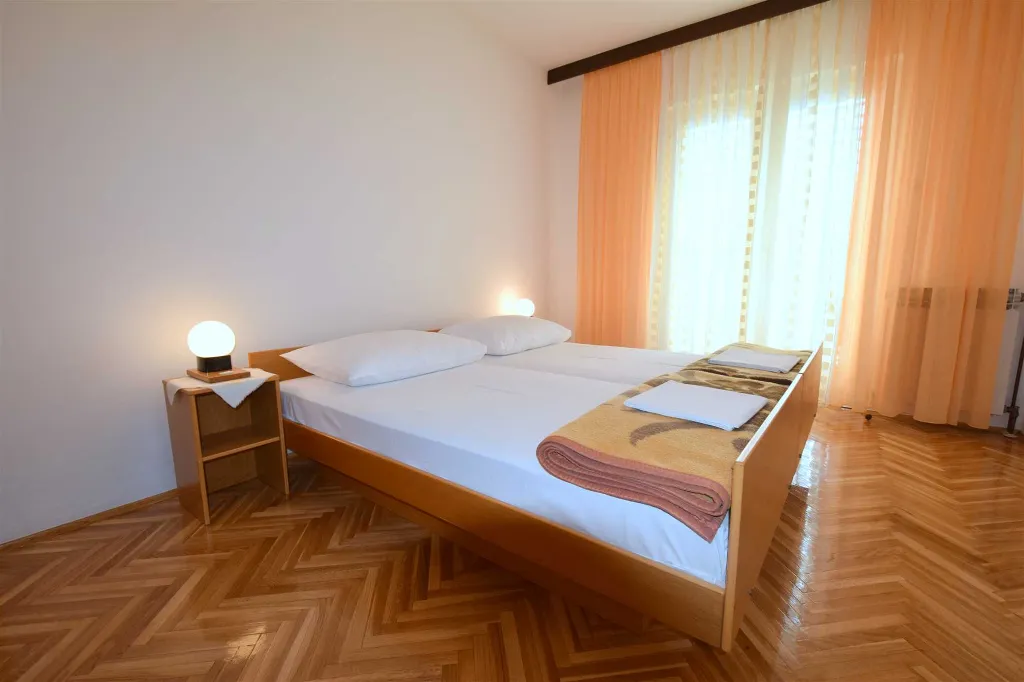 Malinska 2-Bedroom Apartment for Up to 4 Guests