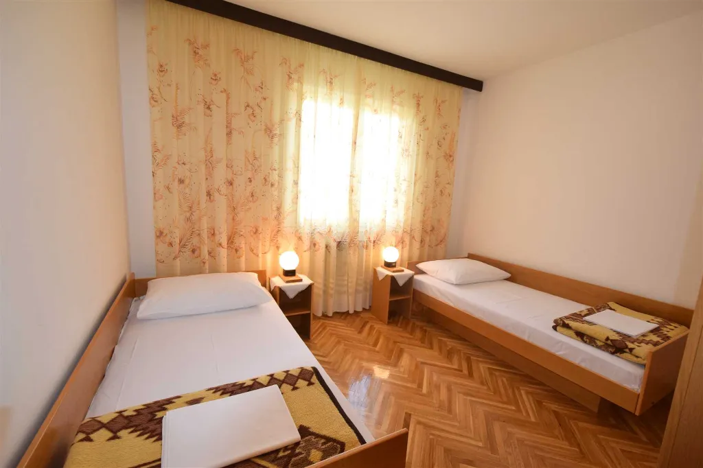 Malinska 2-Bedroom Apartment for Up to 4 Guests