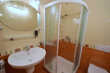 Malinska 2-Bedroom Apartment for Up to 4 Guests