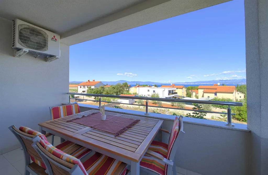2-Bedroom Apartment with Sea View in Malinska