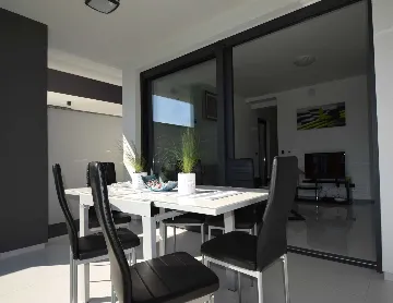 Modern 2-Bedroom Apartment with Terrace in Porat