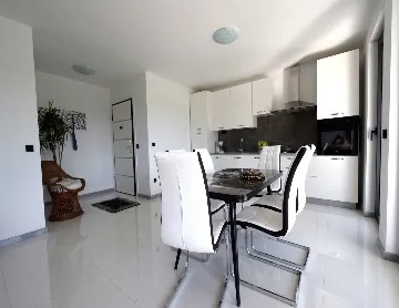 Modern 2-Bedroom Apartment with Terrace in Porat