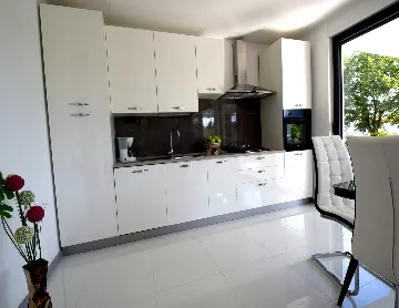 Modern 2-Bedroom Apartment with Terrace in Porat