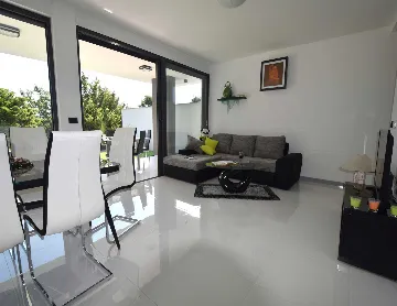 Modern 2-Bedroom Apartment with Terrace in Porat