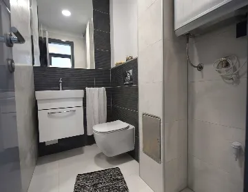 Modern 2-Bedroom Apartment with Terrace in Porat