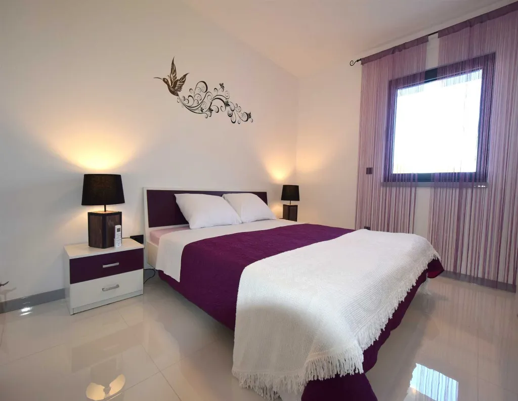 Modern 2-Bedroom Apartment with Terrace in Porat